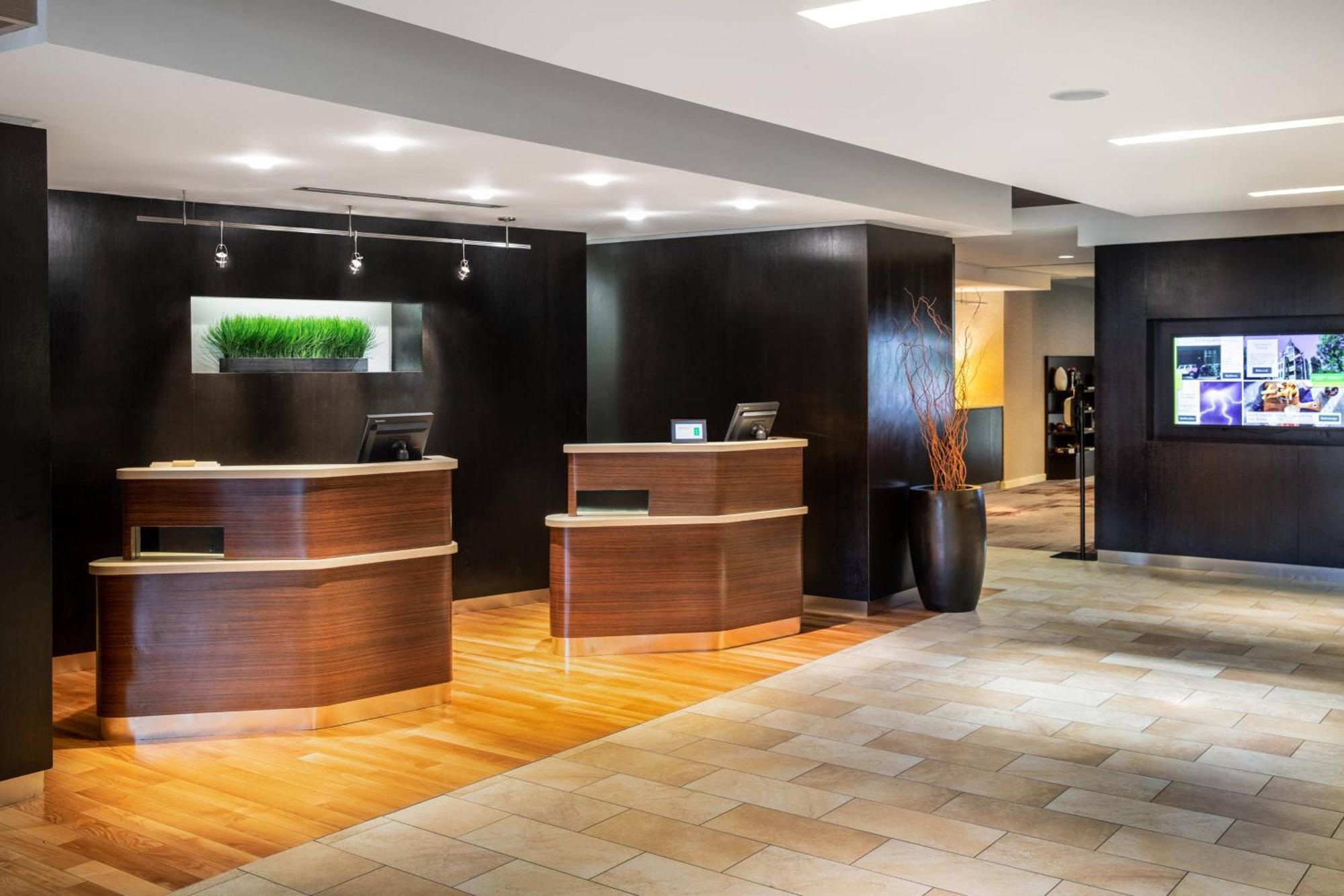 Courtyard By Marriott Denton Hotel Eksteriør billede
